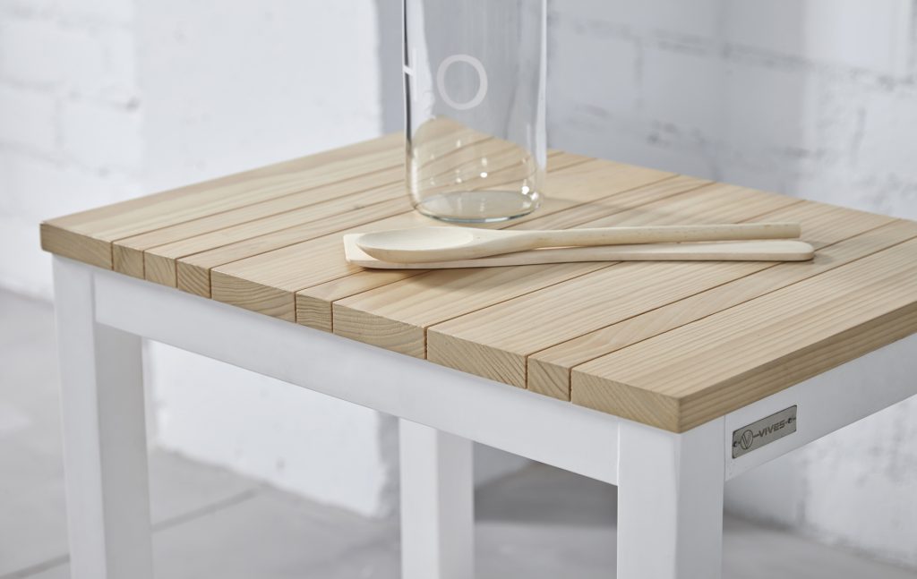 Mesa auxiliar madera estilo nórdico. De venta en tienda online Moblebo.