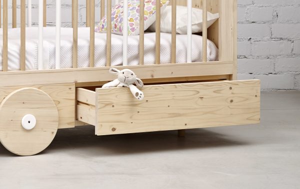 cajones madera natural dormitorio infantil