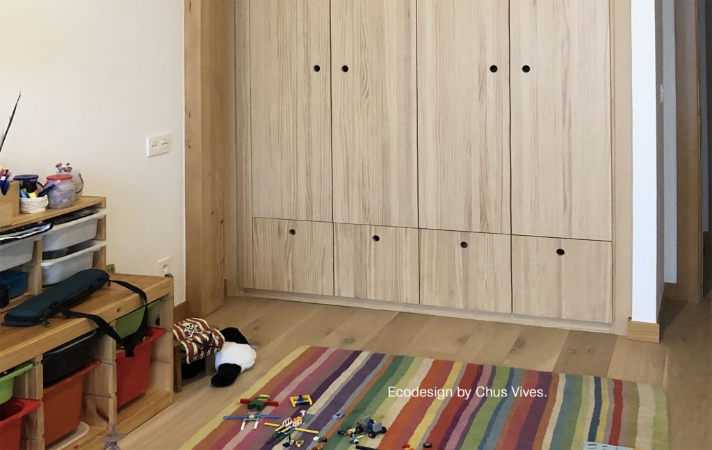 Proyecto en Bizkaia armario ropero en madera de diseño nórdico