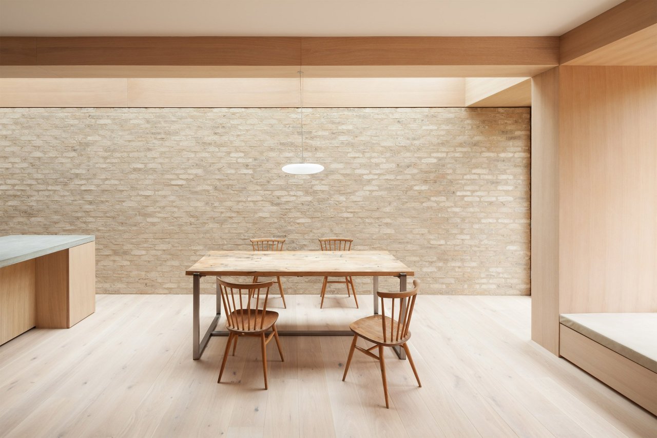 cocina de diseño minimalista en madera maciza color natural