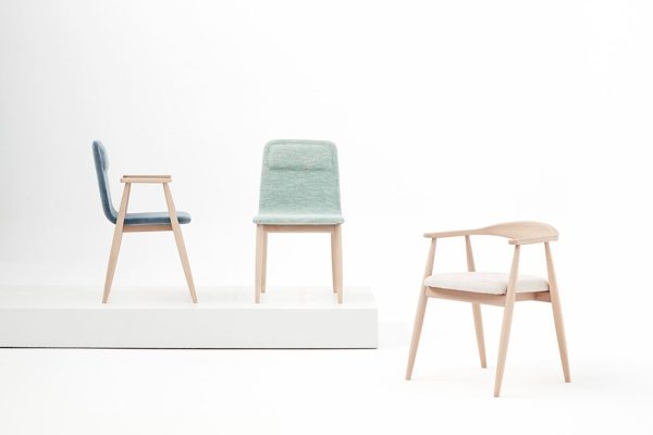 silla de diseño nordico en madera de haya color natural