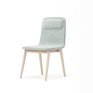 silla de diseño en madera de haya y asiento y respaldo tapizado original.
