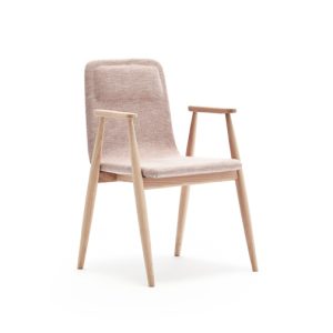 silla con brazos de madera de haya color natural y tapizado