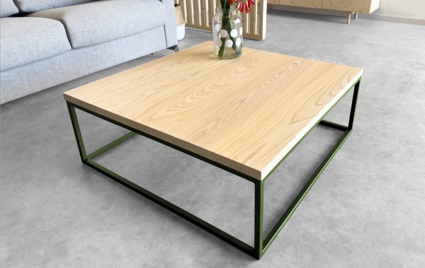 mesa de centro madera de roble macizo y estructura de hierro de color verde oliva a medida