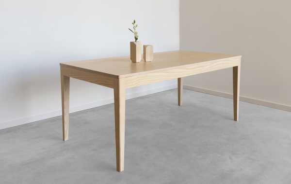 mesa de comedor de roble macizo fija con 4 patas de diseño escandinavo color natural
