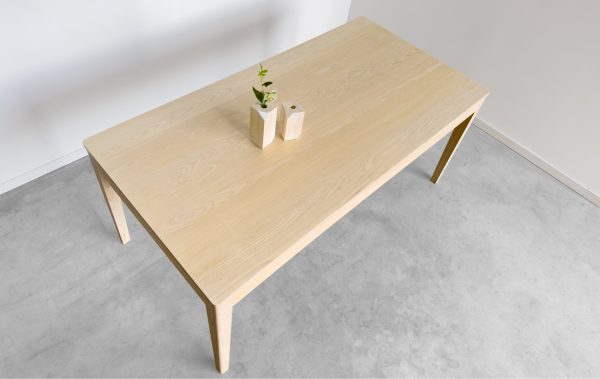 Mesa de cocina de 6 u 8 personas de madera maciza de fresno color natural y diseño escandinavo