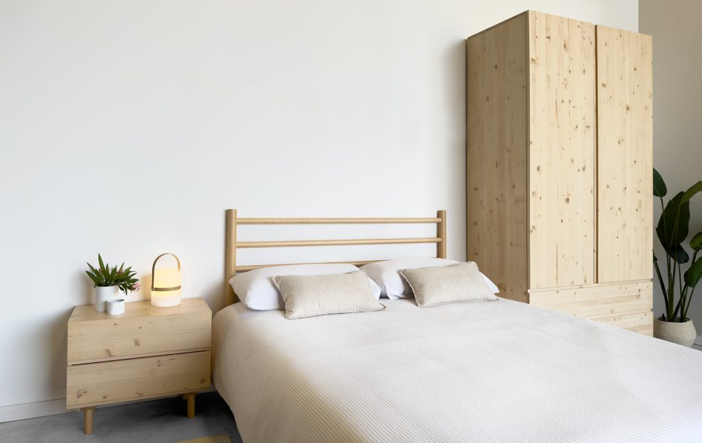 cabezal dormitorio matrimonio de madera maciza de diseño nordico tapizado