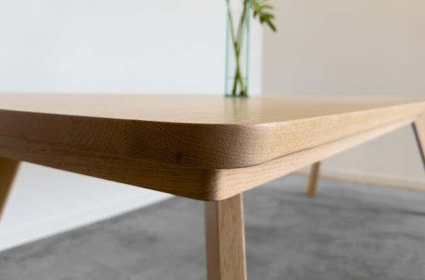 mesa comedor de madera de roble natural con 4 patas diseño nórdico muy original