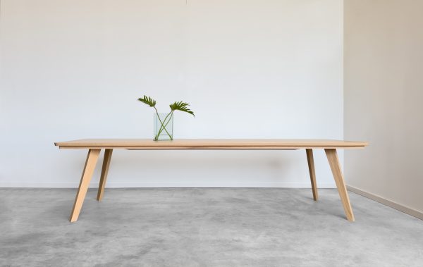mesa salon madera de roble macizo natural con 4 patas estilo escandinavo