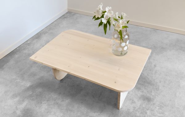mesa de centro para salon de madera maciza con barnices respetuosos y madera con ceritficado PEFC de bosques gestionados de forma responsable