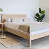 cabezal de madera de roble macizo de 180. Se fabrica con medidas especiales. Barnices ecológicos.